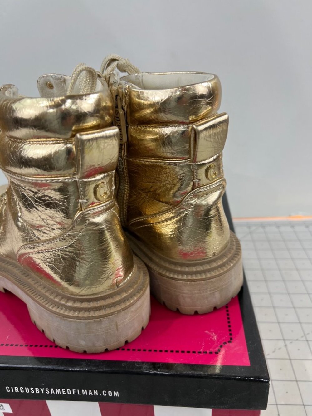 Circus by Sam Edelman Flora Shearling Hiker Boot Women’s Sz 7.5 Gold Crackle - Picture 4 of 8